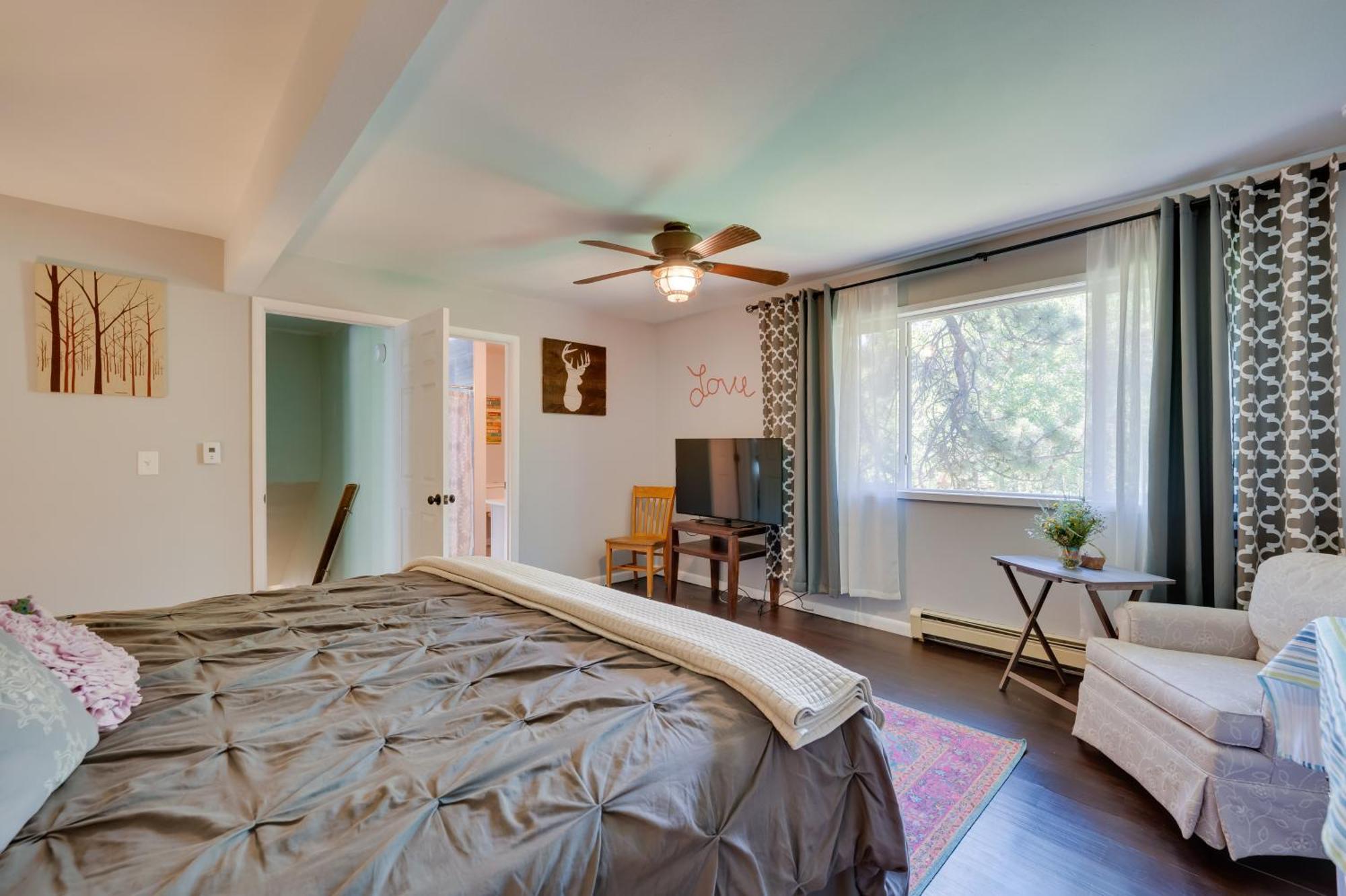 Stunning Golden Home With Deck About 35 Mi To Denver! Ngoại thất bức ảnh