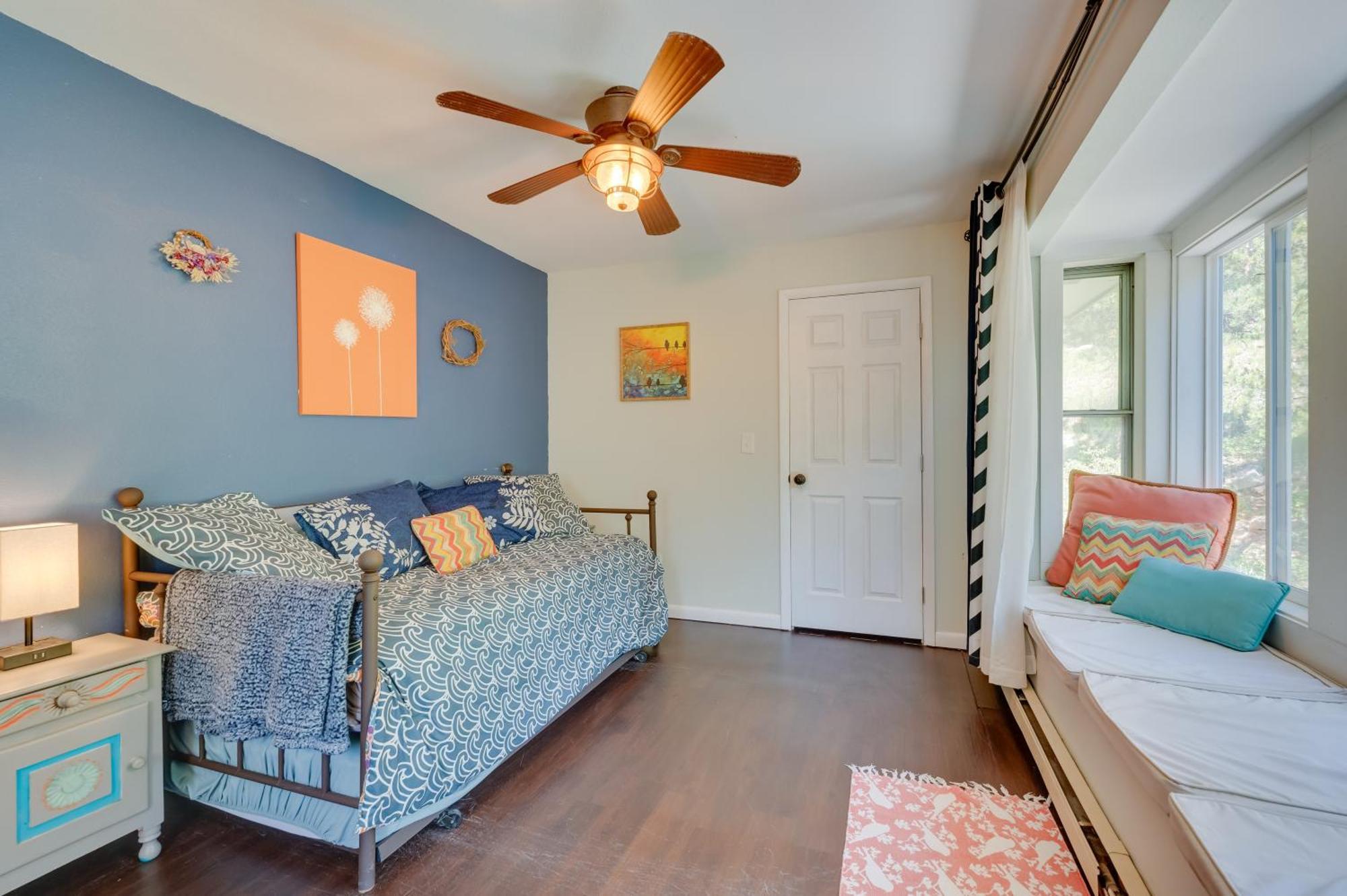 Stunning Golden Home With Deck About 35 Mi To Denver! Ngoại thất bức ảnh