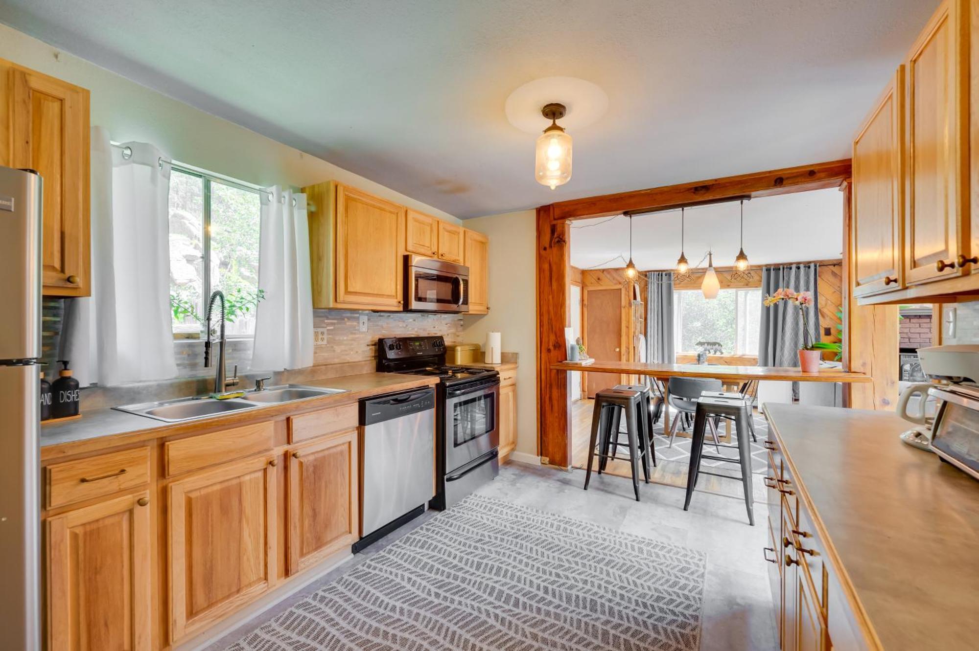 Stunning Golden Home With Deck About 35 Mi To Denver! Ngoại thất bức ảnh
