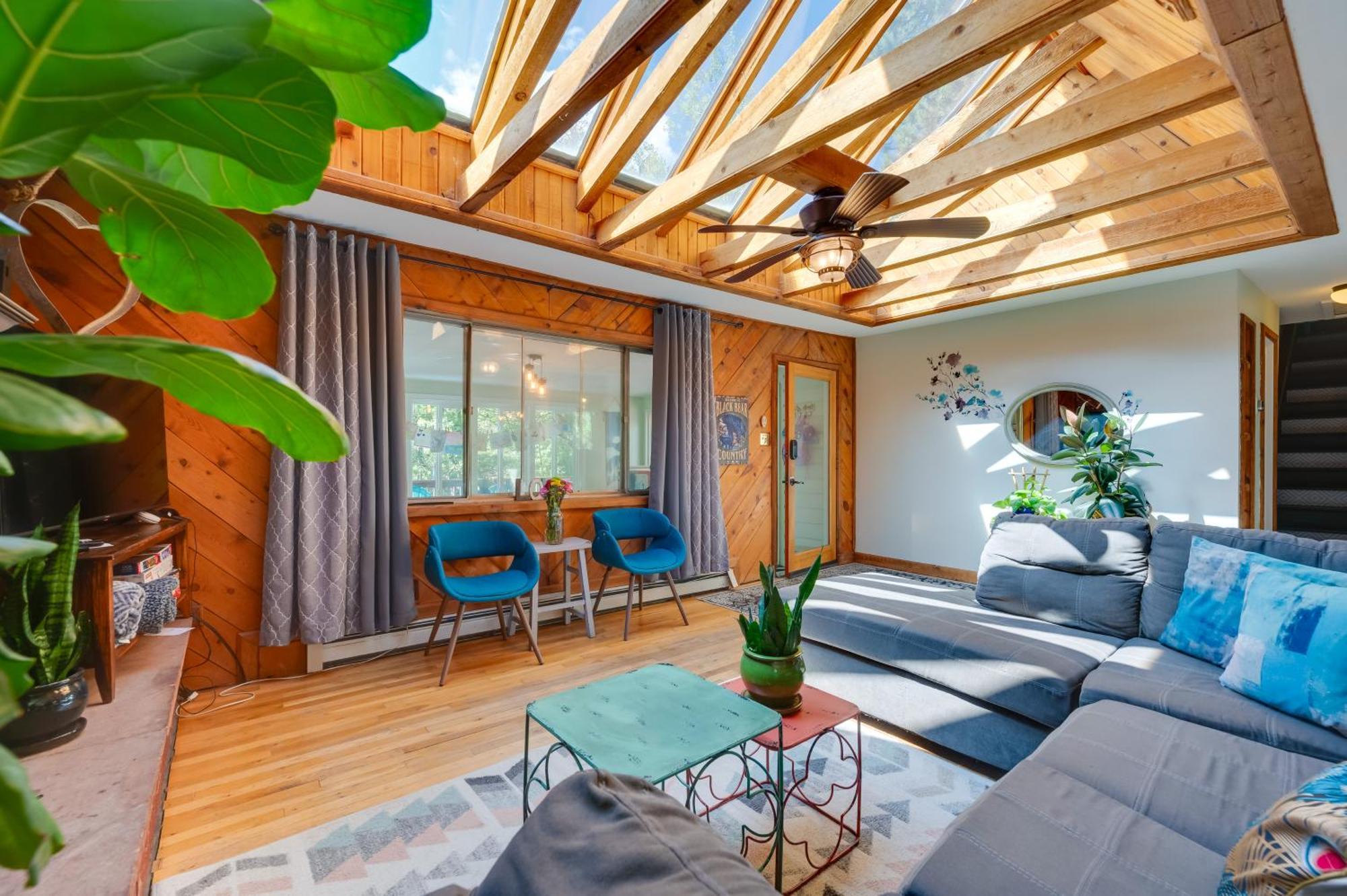 Stunning Golden Home With Deck About 35 Mi To Denver! Ngoại thất bức ảnh