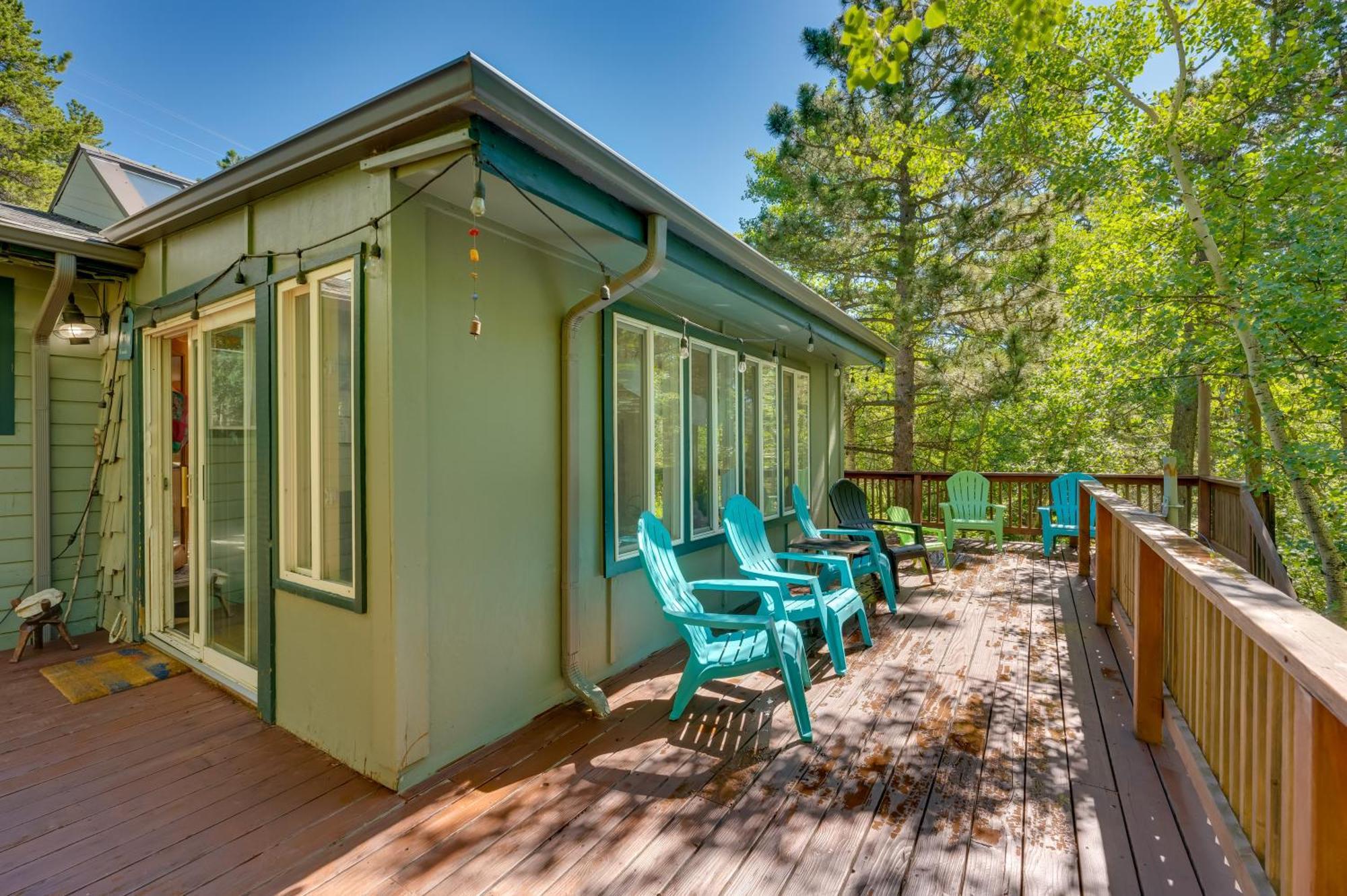 Stunning Golden Home With Deck About 35 Mi To Denver! Ngoại thất bức ảnh