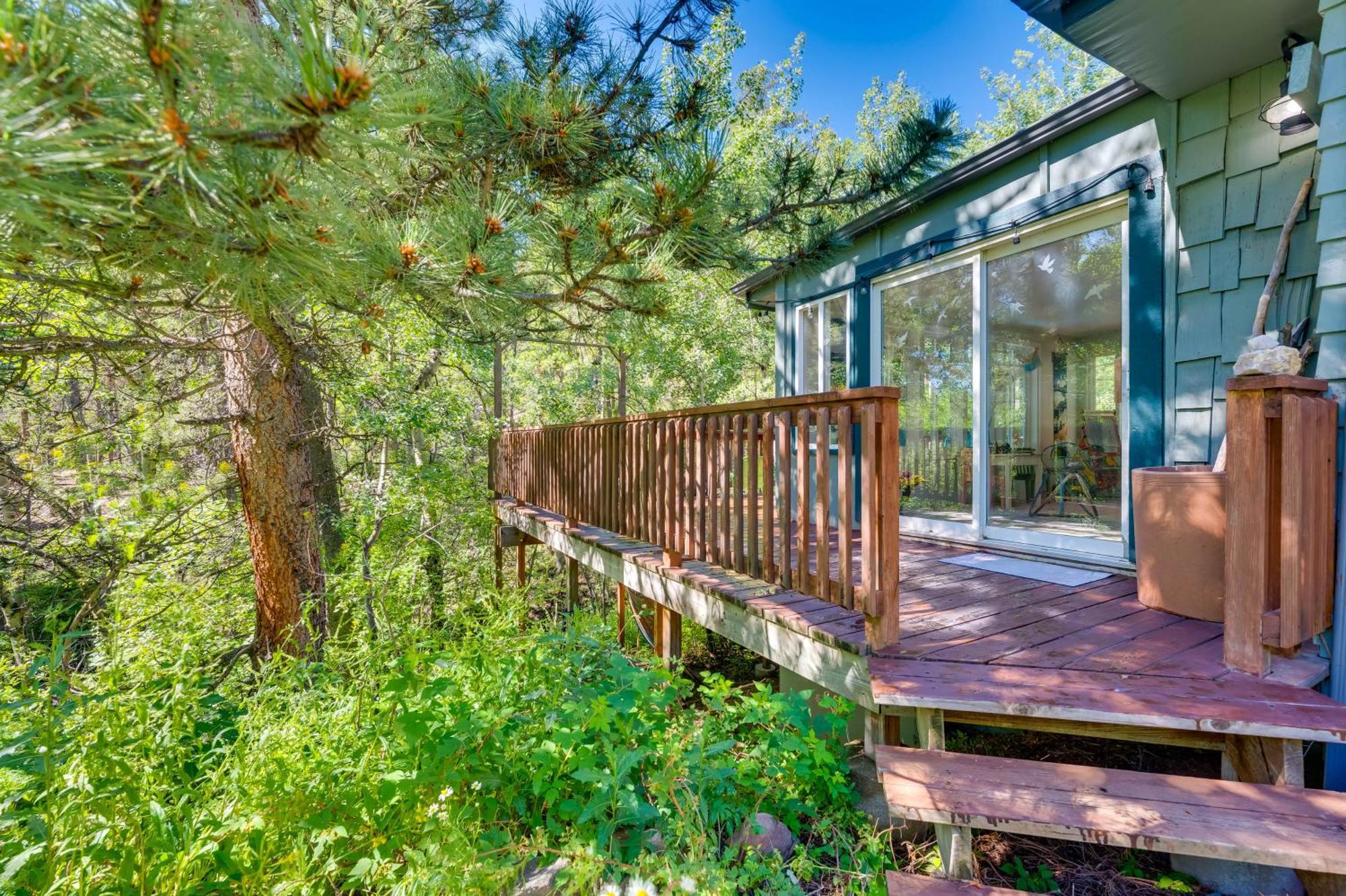 Stunning Golden Home With Deck About 35 Mi To Denver! Ngoại thất bức ảnh
