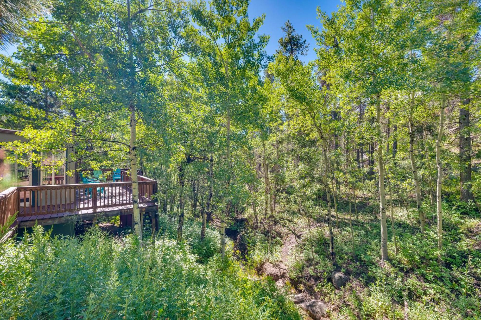 Stunning Golden Home With Deck About 35 Mi To Denver! Ngoại thất bức ảnh