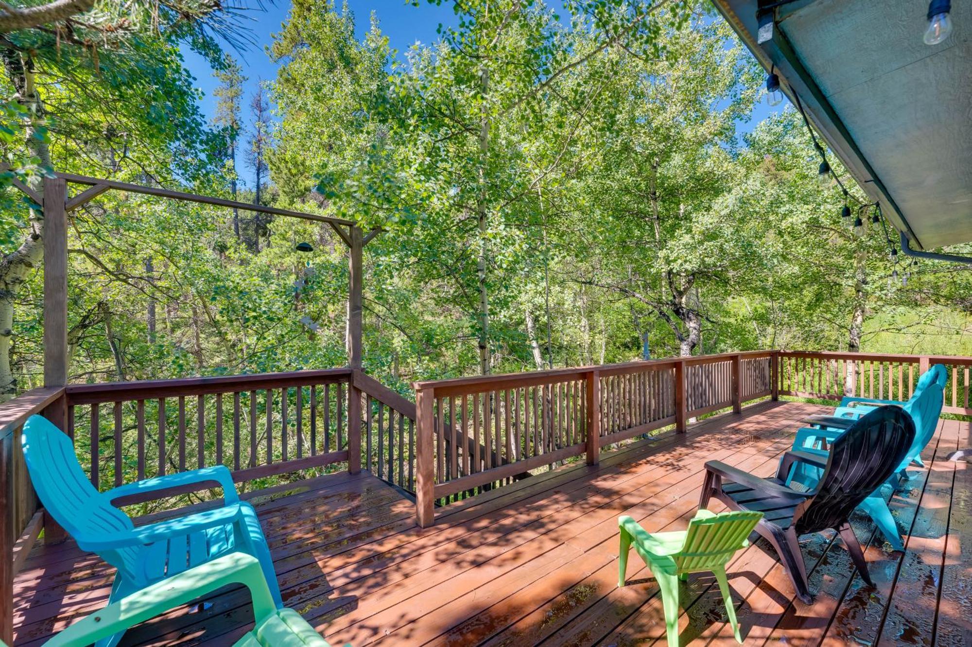 Stunning Golden Home With Deck About 35 Mi To Denver! Ngoại thất bức ảnh